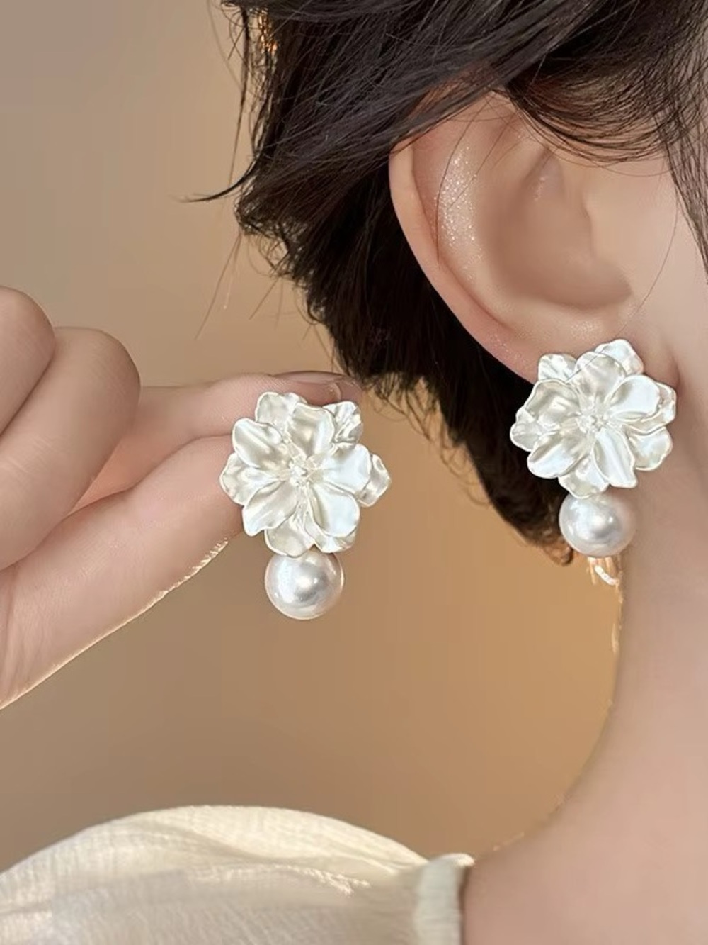 ***High Quality | Delicate Pearl Floral Drop Earrings - White